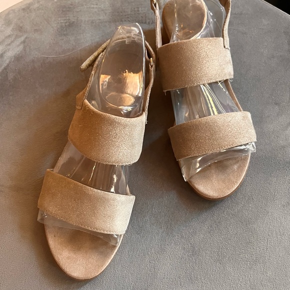 Munro Block Heel Sandals - Picture 3 of 5